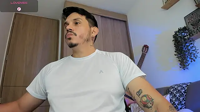Snapshot of alejandro_stark chatting on 06.19.26 alejandro stark online show from 06.19.26