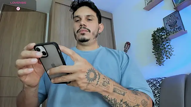 Snapshot of alejandro_stark chatting on 06.24.26 alejandro stark online show from 06.24.26