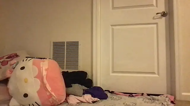 Snapshot of LiverandBrat77 chatting on 10.13.25 LiverandBrat77 online show from 10.13.25