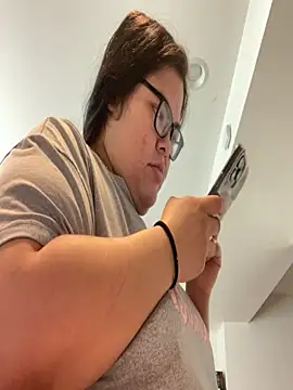 Snapshot of LiverandBrat77 chatting on 11.26.25 LiverandBrat77 online show from 11.26.25