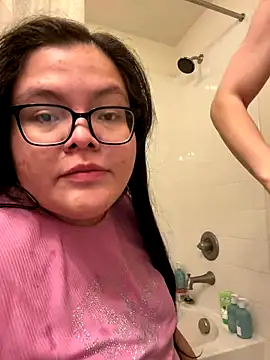 Snapshot of LiverandBrat77 chatting on 12.04.25 LiverandBrat77 online show from 12.04.25