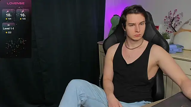 Snapshot of Vincent_Strong chatting on 11.02.25 Vincent Strong online show from 11.02.25