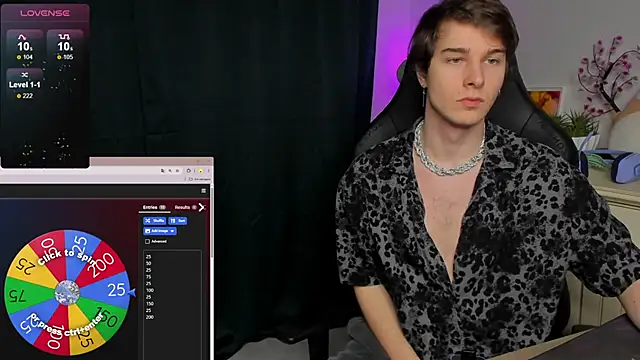 Snapshot of Vincent_Strong chatting on 11.03.25 Vincent Strong online show from 11.03.25