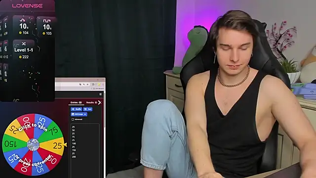 Snapshot of Vincent_Strong chatting on 11.05.25 Vincent Strong online show from 11.05.25