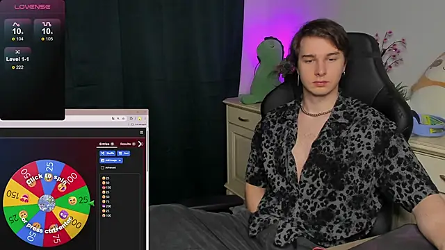 Snapshot of Vincent_Strong chatting on 11.09.25 Vincent Strong online show from 11.09.25