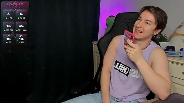 Snapshot of Vincent_Strong chatting on 11.10.25 Vincent Strong online show from 11.10.25