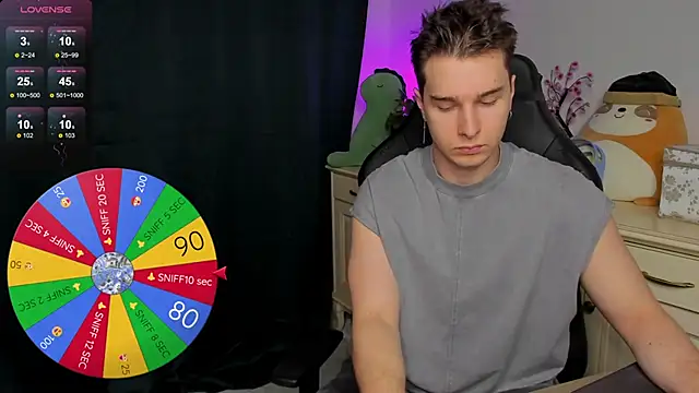 Snapshot of Vincent_Strong chatting on 11.30.25 Vincent Strong online show from 11.30.25