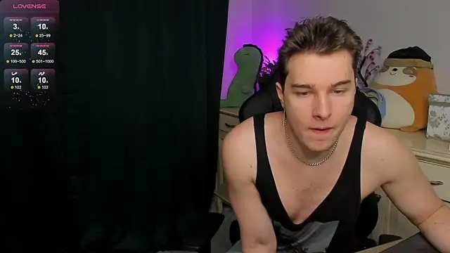 Snapshot of Vincent_Strong chatting on 12.05.25 Vincent Strong online show from 12.05.25