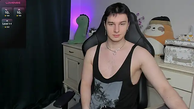 Snapshot of Vincent_Strong chatting on 12.22.25 Vincent Strong online show from 12.22.25