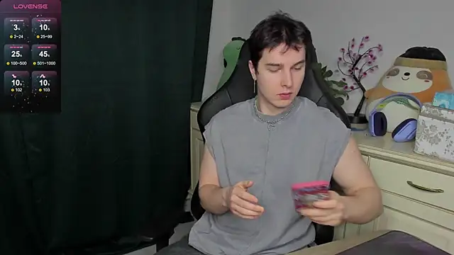 Snapshot of Vincent_Strong chatting on 01.18.26 Vincent Strong online show from 01.18.26