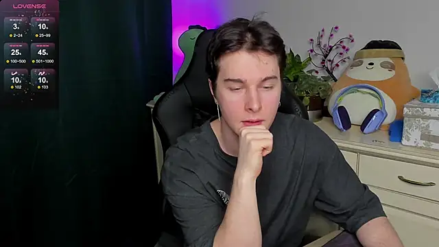 Snapshot of Vincent_Strong chatting on 02.04.26 Vincent Strong online show from 02.04.26