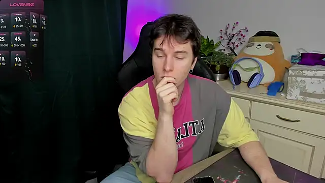 Snapshot of Vincent_Strong chatting on 02.06.26 Vincent Strong online show from 02.06.26