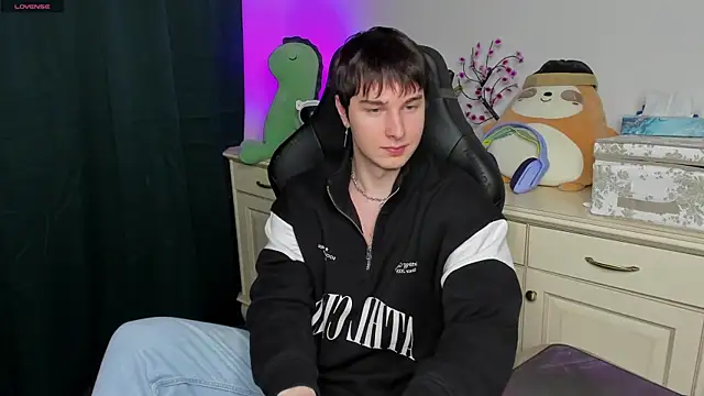 Snapshot of Vincent_Strong chatting on 02.08.26 Vincent Strong online show from 02.08.26