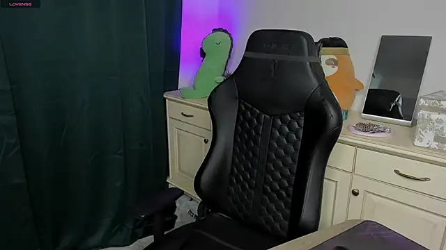 Snapshot of Vincent_Strong chatting on 02.15.26 Vincent Strong online show from 02.15.26