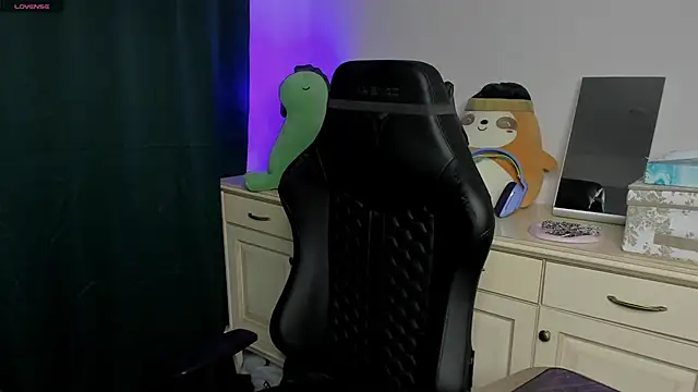 Snapshot of Vincent_Strong chatting on 02.22.26 Vincent Strong online show from 02.22.26