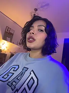 GigiiStone online show from 12.15.25