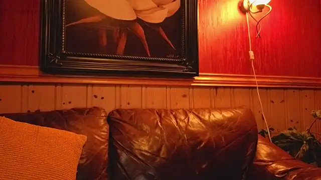 Snapshot of Happy_tits chatting on 02.13.26 Happy tits online show from 02.13.26