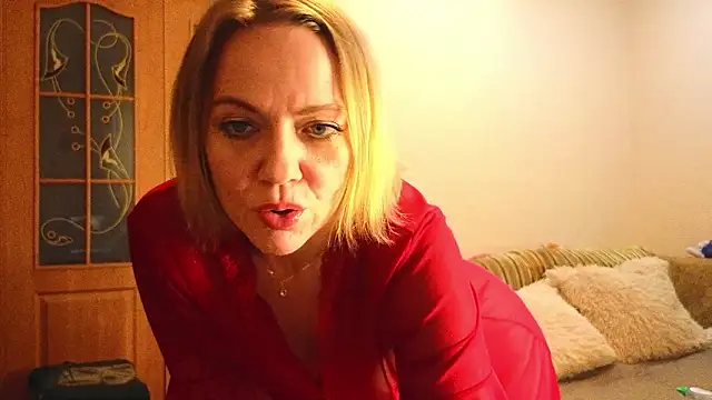 YourQueenX online show from 03.27.26