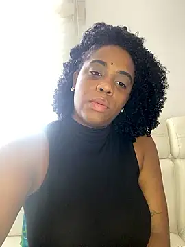 Snapshot of Tyra_Privacy chatting on 12.08.24 Tyra Privacy online show from 12.08.24