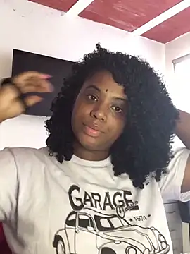 Snapshot of Tyra_Privacy chatting on 12.25.24 Tyra Privacy online show from 12.25.24