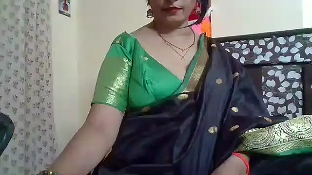 Snapshot of NautyBabe chatting on 10.05.25 NautyBabe online show from 10.05.25