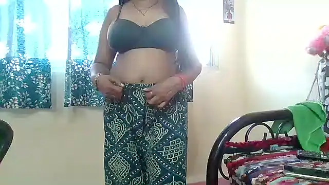 Snapshot of NautyBabe chatting on 11.15.25 NautyBabe online show from 11.15.25