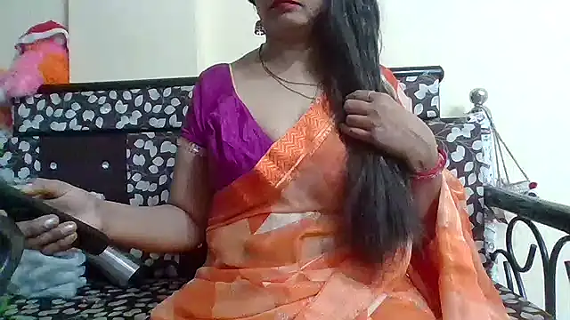 Snapshot of NautyBabe chatting on 11.27.25 NautyBabe online show from 11.27.25