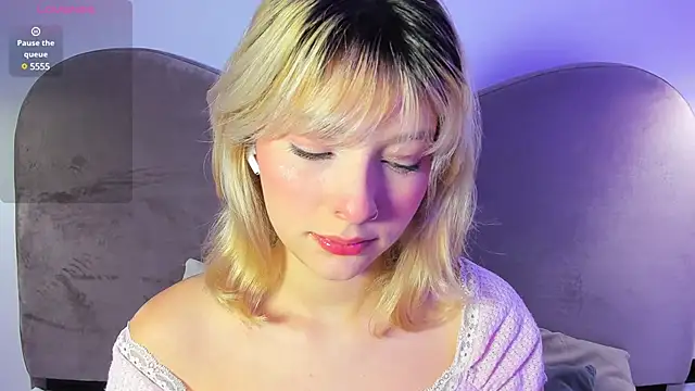 Snapshot of Ania_jones chatting on 12.21.24 Ania jones online show from 12.21.24