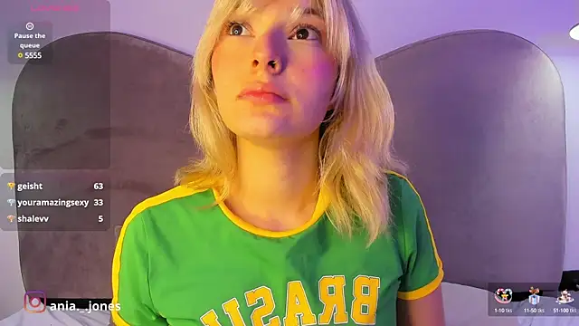 Snapshot of Ania_jones chatting on 12.26.24 Ania jones online show from 12.26.24