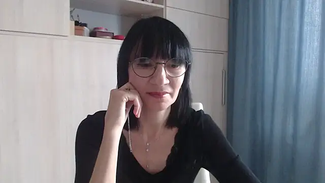 Erica95Bloom online show from 09.17.25