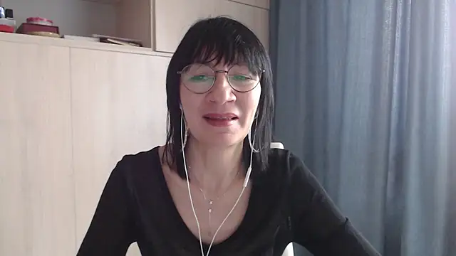 Erica95Bloom online show from 09.19.25