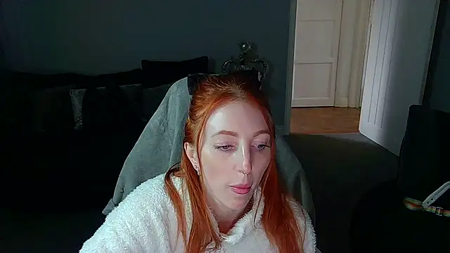 Red firesquirt online show from 02.05.25