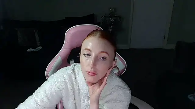 Red firesquirt online show from 02.12.25