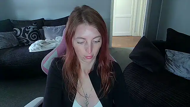 Red firesquirt online show from 04.14.26