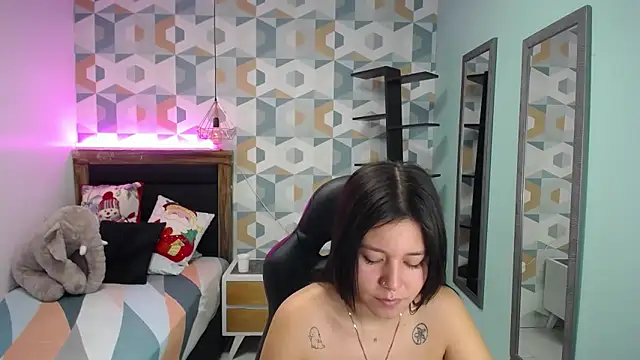 LORENADAVIES online show from 12.18.24