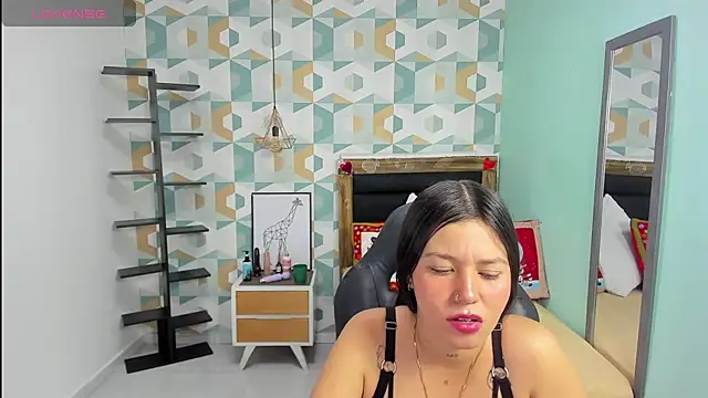 LORENADAVIES online show from 12.02.25