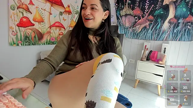 LovelyAzucena online show from 11.28.25