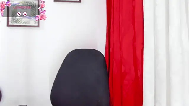 Snapshot of Victoria_Caruso chatting on 12.12.24 Victoria Caruso online show from 12.12.24