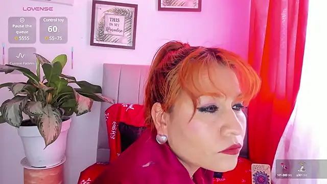 Snapshot of Victoria_Caruso chatting on 03.08.25 Victoria Caruso online show from 03.08.25