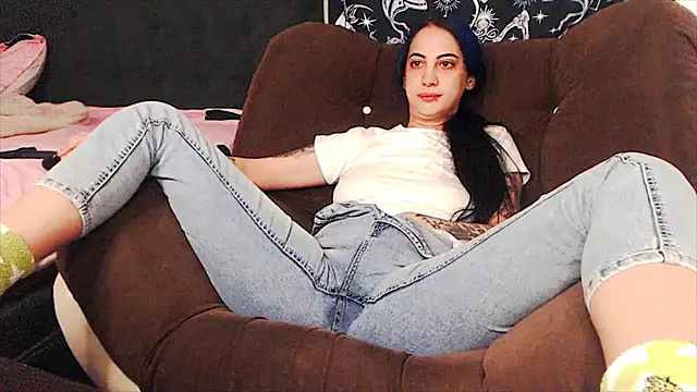 Snapshot of BalleyFire chatting on 11.13.25 BalleyFire online show from 11.13.25