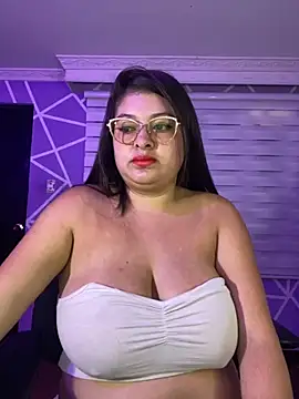 MiiaaJoness online show from 10.22.25