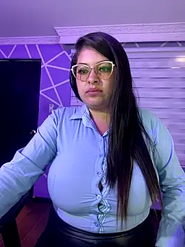 MiiaaJoness online show from 11.04.25