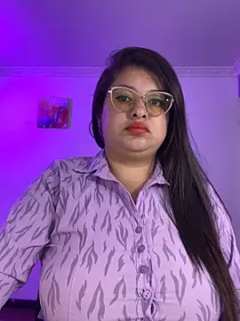 MiiaaJoness online show from 11.28.25