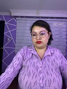 Snapshot of MiiaaJoness chatting on 05.20.26 MiiaaJoness online show from 05.20.26