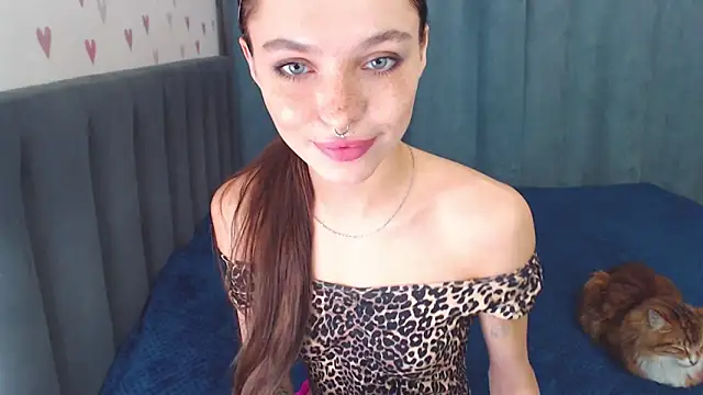 Snapshot of ChloeSunny chatting on 11.10.25 ChloeSunny online show from 11.10.25