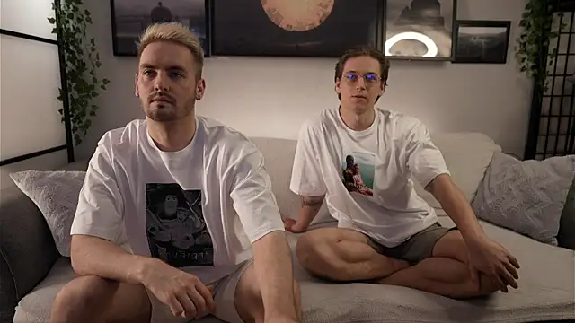 Snapshot of enjoy_me chatting on 03.07.25 enjoy me online show from 03.07.25