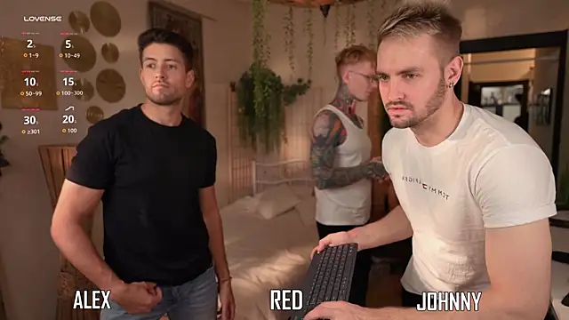 Snapshot of enjoy_me chatting on 09.15.25 enjoy me online show from 09.15.25