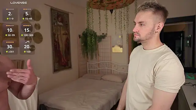 Snapshot of enjoy_me chatting on 09.25.25 enjoy me online show from 09.25.25