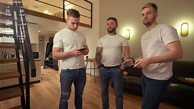 Snapshot of enjoy_me chatting on 10.04.25 enjoy me online show from 10.04.25