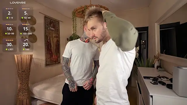 Snapshot of enjoy_me chatting on 10.07.25 enjoy me online show from 10.07.25